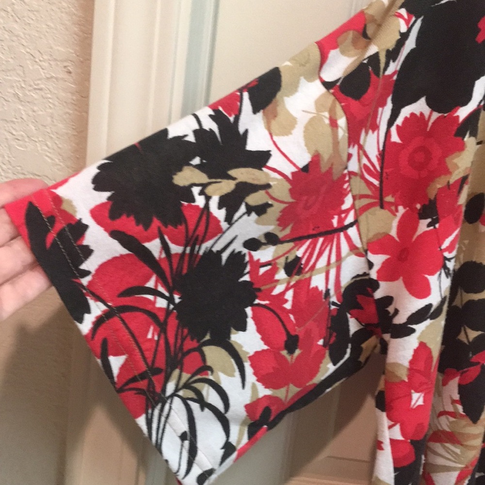 Lightweight Floral Print Dolman Sleeve Women's Top - Red/Black/Tan - Picture 7 of 9